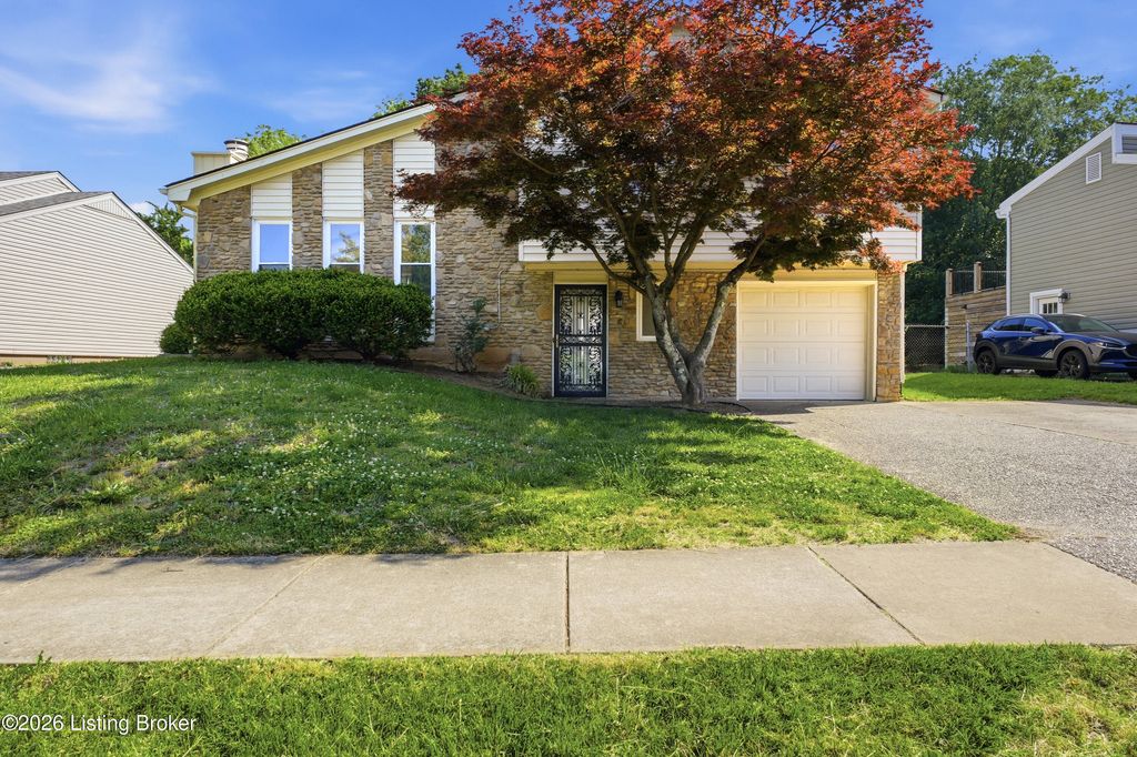 9201 Marse Henry Dr, Jeffersontown, KY 40299