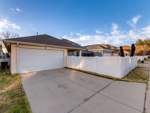 1636 Spanish Moss Way, Savannah, TX 76227