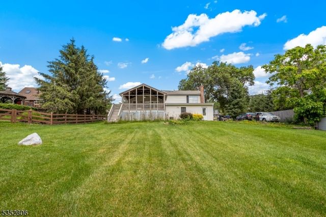 7 Codington Ln, Glen Gardner Boro, NJ 08826