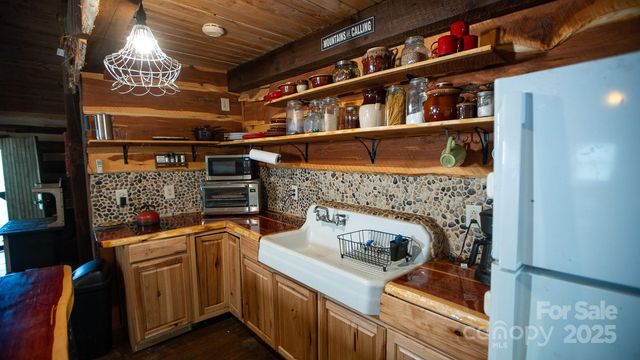 4189 Bristol Place, Collettsville, NC 28611