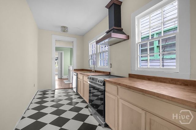 221 W 39th Street, Savannah, GA 31401