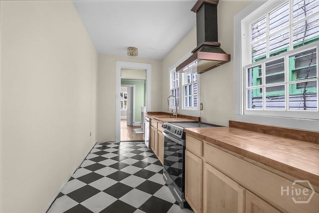 221 W 39th Street, Savannah, GA 31401