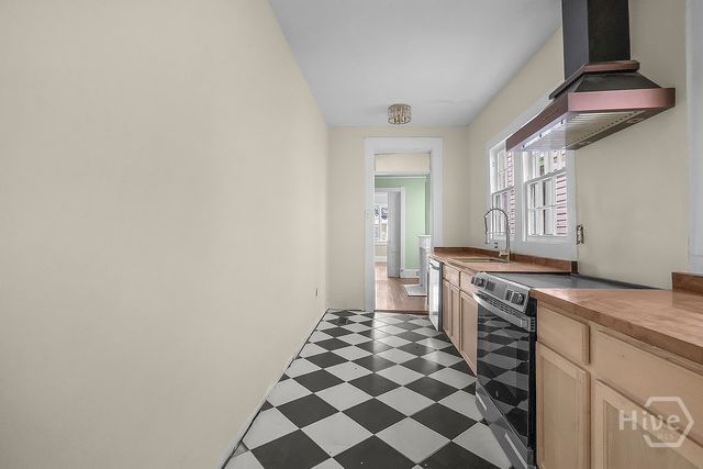 221 W 39th Street, Savannah, GA 31401