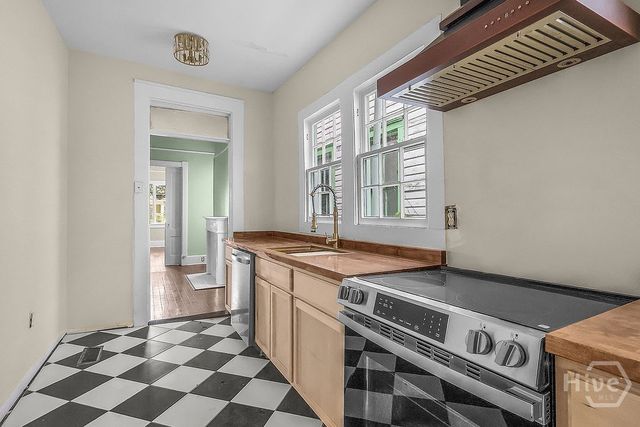221 W 39th Street, Savannah, GA 31401