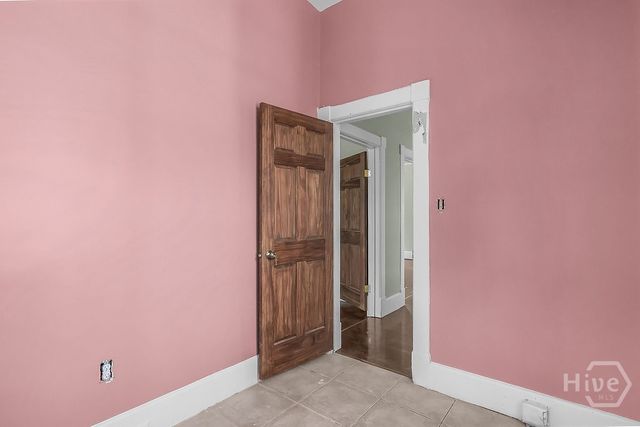 221 W 39th Street, Savannah, GA 31401