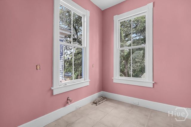 221 W 39th Street, Savannah, GA 31401