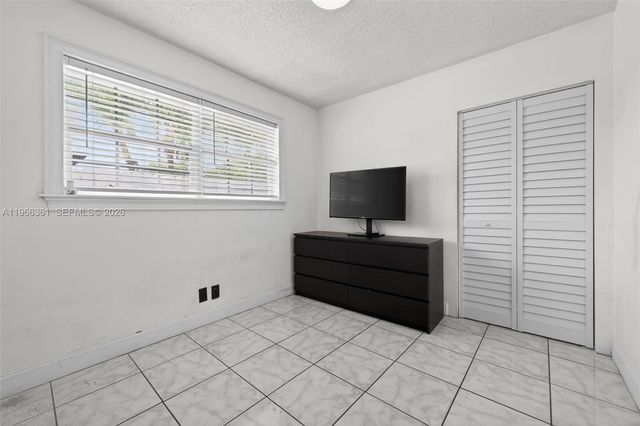 7751 NW 32nd St, Davie, FL 33024