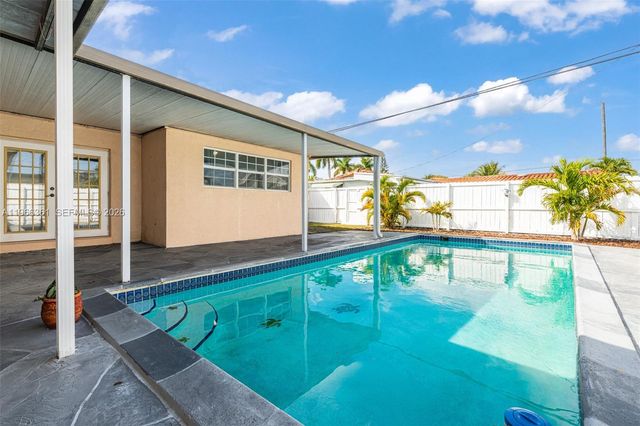 7751 NW 32nd St, Davie, FL 33024