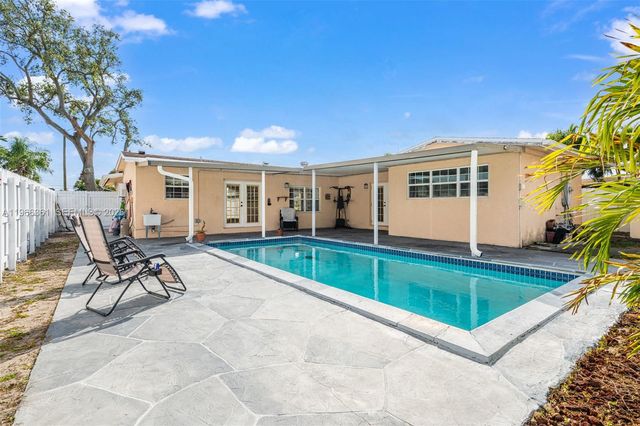 7751 NW 32nd St, Davie, FL 33024