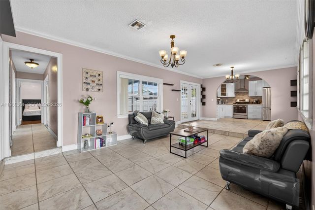 7751 NW 32nd St, Davie, FL 33024