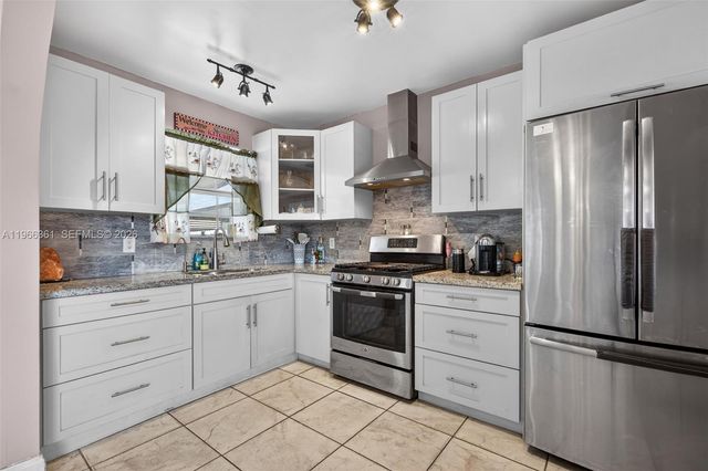 7751 NW 32nd St, Davie, FL 33024