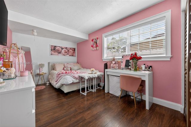 7751 NW 32nd St, Davie, FL 33024