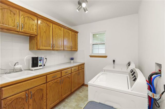 1715 Overbrook Lane, Raymore, MO 64083