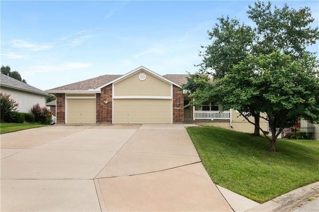 1715 Overbrook Lane, Raymore, MO 64083