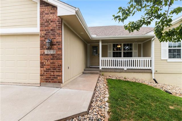 1715 Overbrook Lane, Raymore, MO 64083