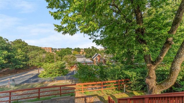 476 N Oliver Avenue, Fayetteville, AR 72701