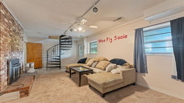 476 N Oliver Avenue, Fayetteville, AR 72701