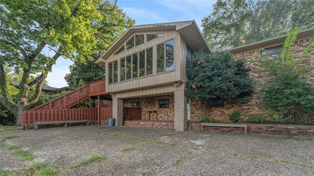 476 N Oliver Avenue, Fayetteville, AR 72701