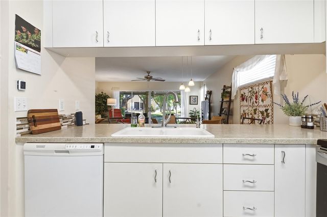 9034 LAKE PLACE LANE 9034, Tampa, FL 33634