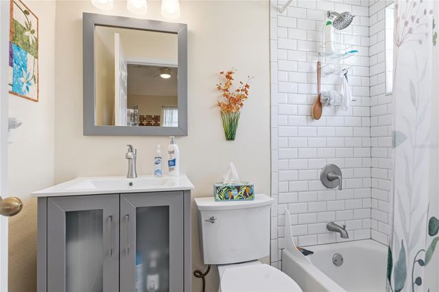 9034 LAKE PLACE LANE 9034, Tampa, FL 33634