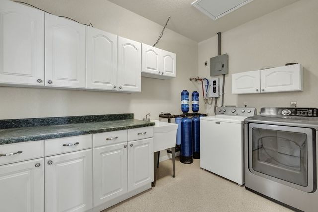 1560 Roadrunner Lane, Canyon Lake, TX 78133