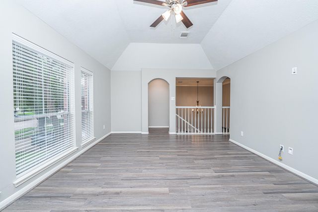 406 N Marathon Way, Stafford, TX 77477