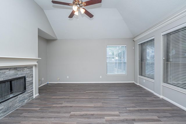 406 N Marathon Way, Stafford, TX 77477