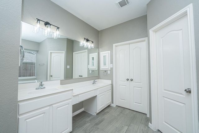 406 N Marathon Way, Stafford, TX 77477