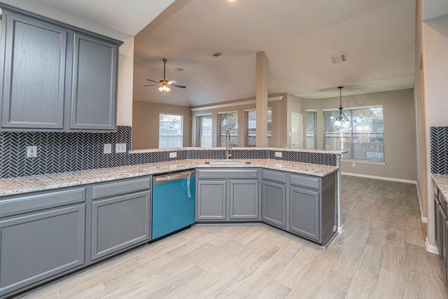 406 N Marathon Way, Stafford, TX 77477
