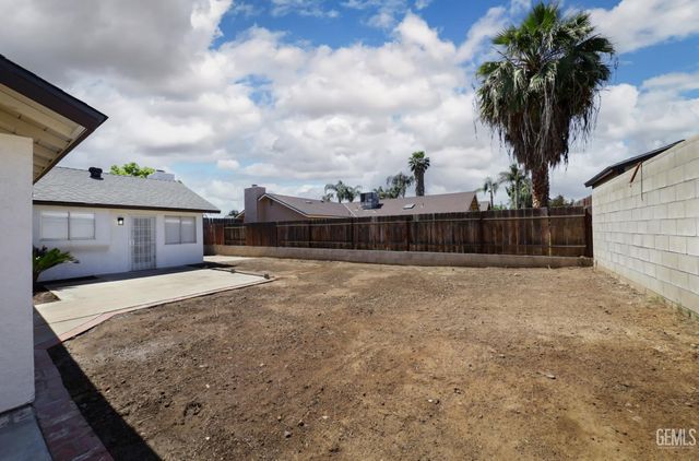 3504 Charlotte Street, Bakersfield, CA 93313