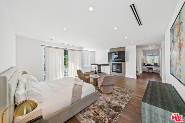 363 N SWEETZER Avenue, Los Angeles, CA 90048