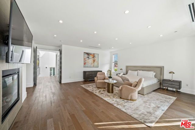 363 N SWEETZER Avenue, Los Angeles, CA 90048