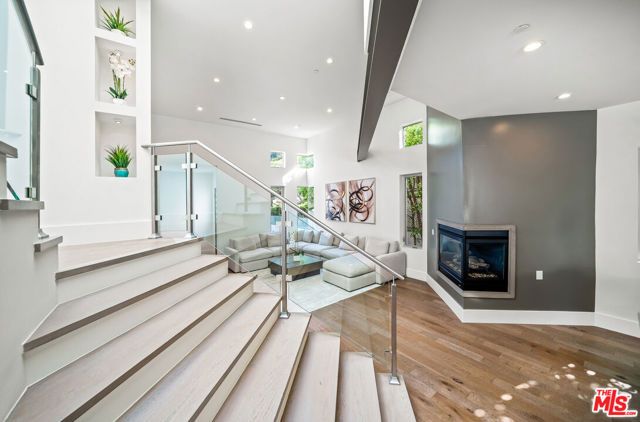 363 N SWEETZER Avenue, Los Angeles, CA 90048