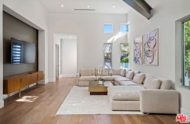 363 N SWEETZER Avenue, Los Angeles, CA 90048