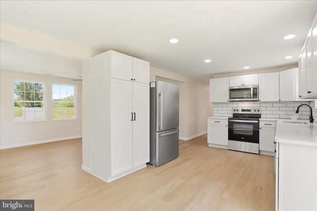 266 BIG SPRING DR, Kearneysville, WV 25430