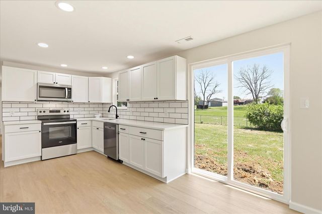 266 BIG SPRING DR, Kearneysville, WV 25430
