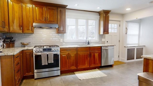 54 Jordan St, Haverhill, MA 01830