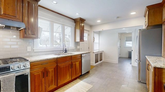 54 Jordan St, Haverhill, MA 01830