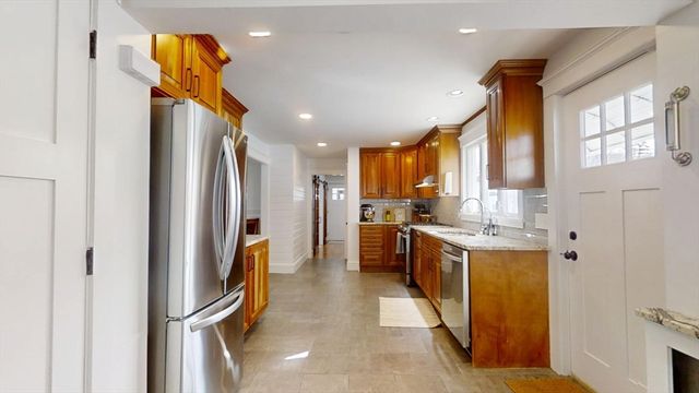 54 Jordan St, Haverhill, MA 01830