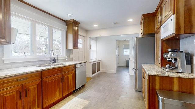 54 Jordan St, Haverhill, MA 01830