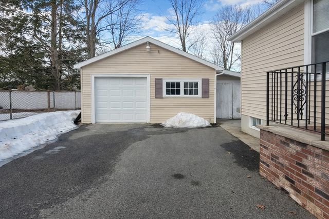 54 Jordan St, Haverhill, MA 01830