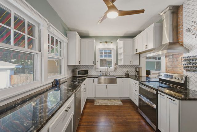 105 N BROADVIEW STREET, Wichita, KS 67208