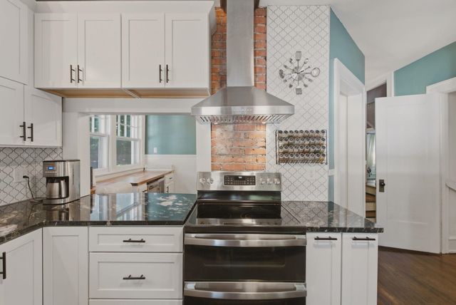 105 N BROADVIEW STREET, Wichita, KS 67208