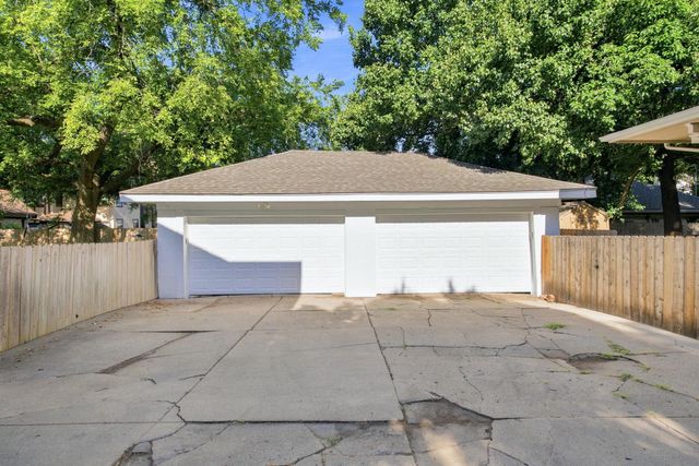 105 N BROADVIEW STREET, Wichita, KS 67208