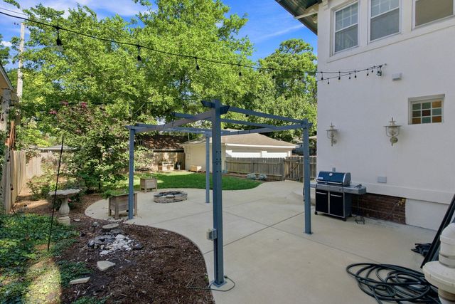 105 N BROADVIEW STREET, Wichita, KS 67208
