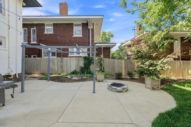 105 N BROADVIEW STREET, Wichita, KS 67208