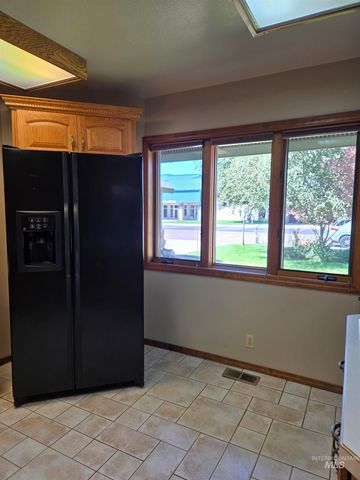 1340 SW 12th Ave., Ontario, OR 97914