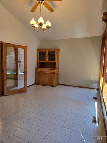 1340 SW 12th Ave., Ontario, OR 97914