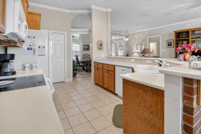 500 Moss Hill Road, Hewitt, TX 76643