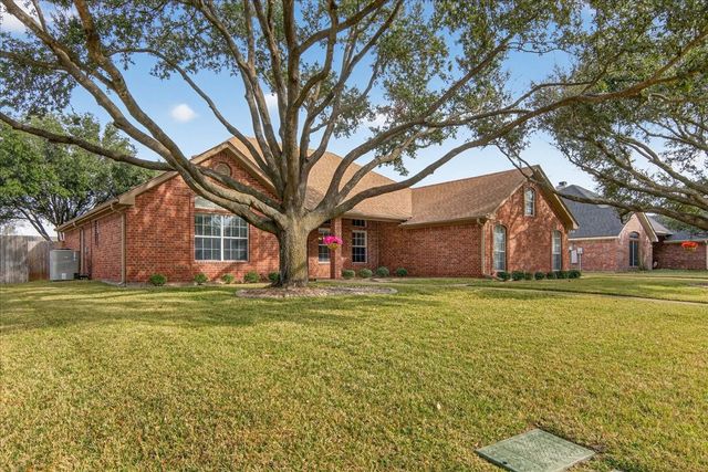 500 Moss Hill Road, Hewitt, TX 76643